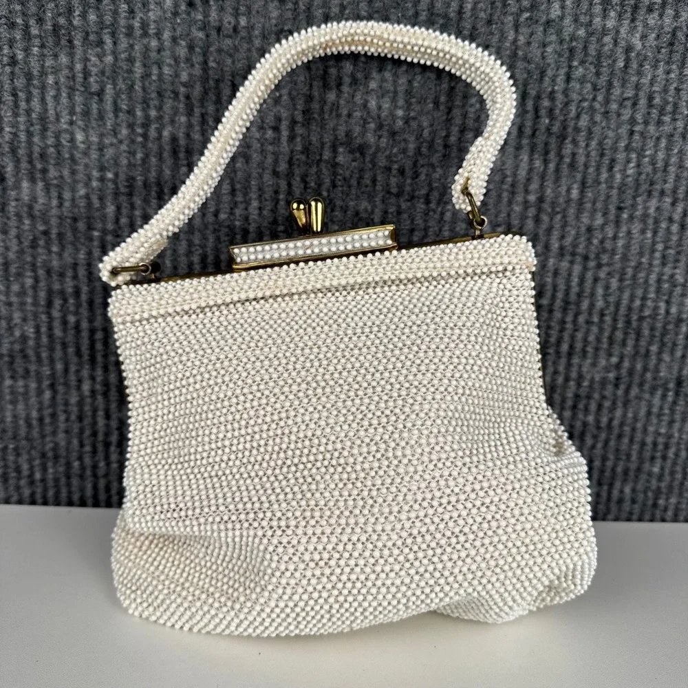 Lumured Vintage Beaded Handbag‎ Ivory White Made in Italy Kiss Lock Evening Bag